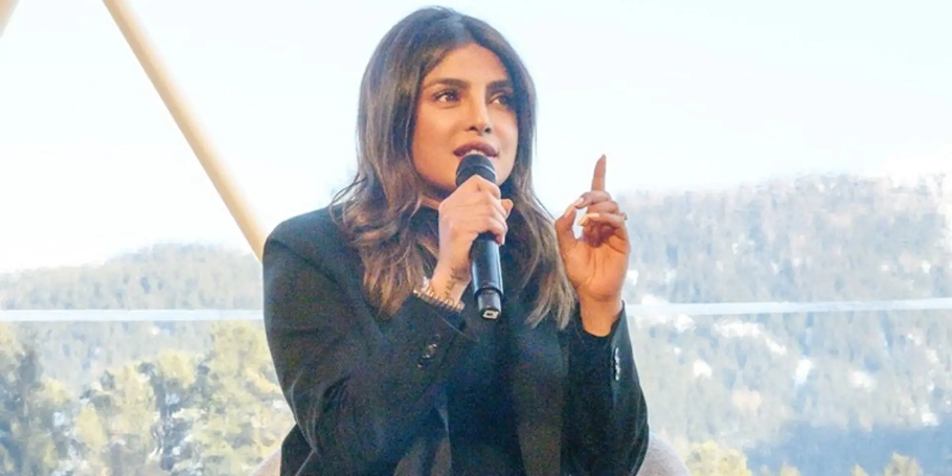 Shah Rukh Khan, Priyanka Chopra honour frontline workers, say we need to fight coronavirus together