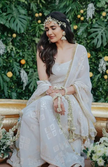 Karishma Tanna in Floral Art jewellery
