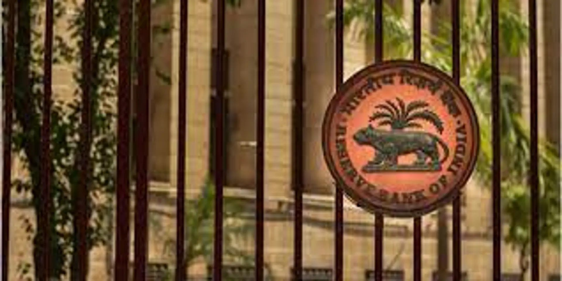 रुपये को 80 पार जाने से रोकने के लिए RBI ने बेच दिए 13 अरब डॉलर, जानिए अर्थव्यवस्था पर क्या होगा असर?