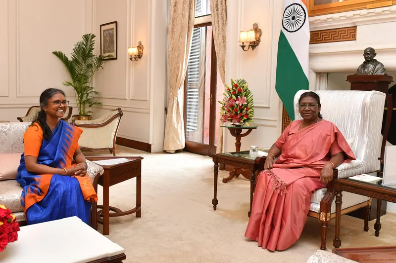As Vice-Chancellor of Sidho Kanho Birsha University in the Purulia district of West Bengal, Minz introduced an MA in Santali Culture Studies, likely the first such programme in a public Indian university.