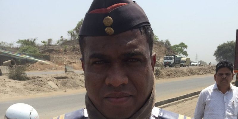 This Mumbai police constable is winning hearts on Twitter for all the right reasons