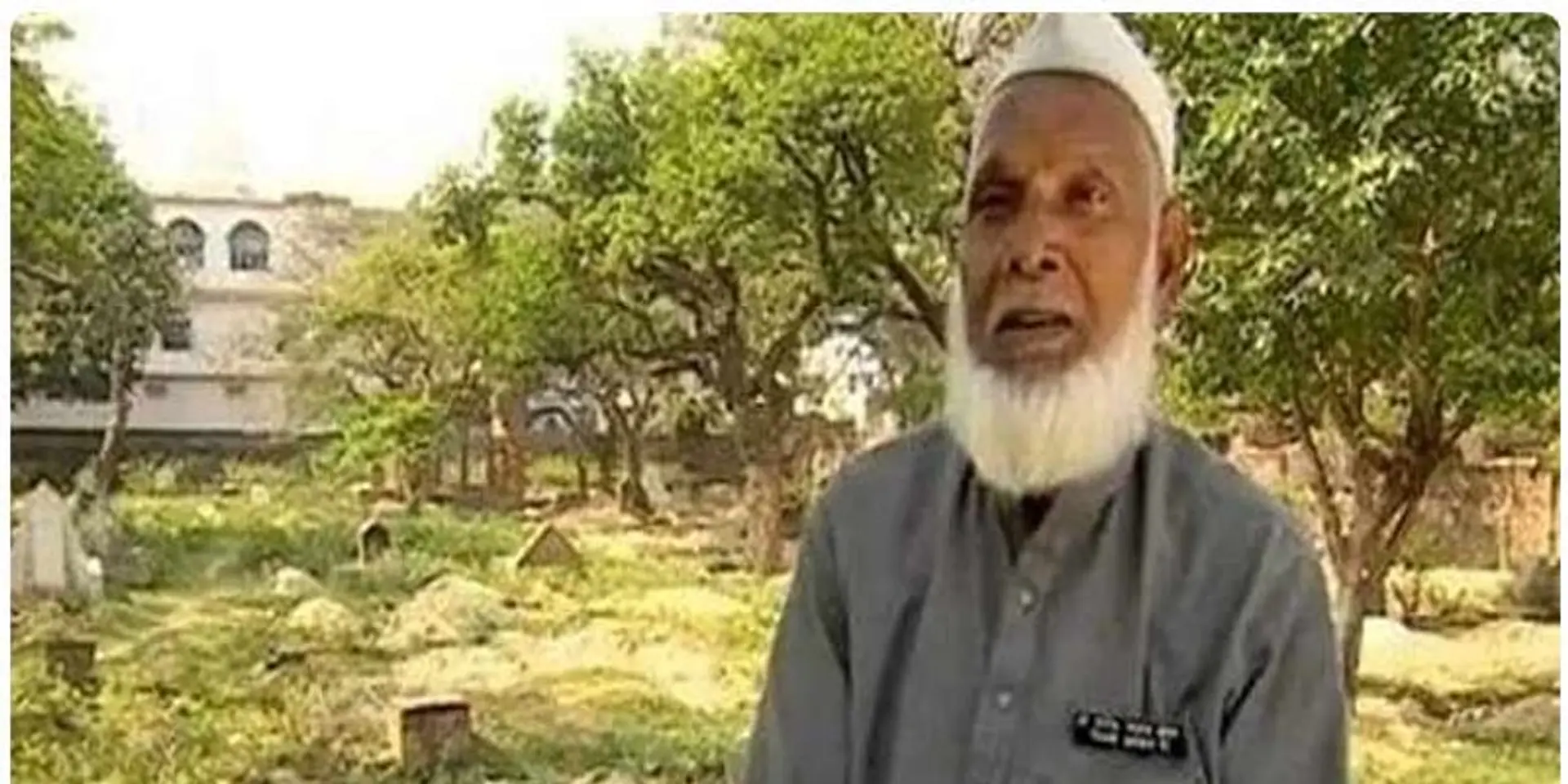 Meet Padma Shri awardee Sharif Chacha who has performed the last rites for over 25,000 unclaimed bodies