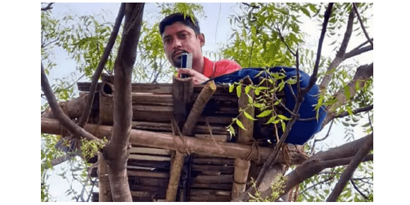 Coronavirus: This history teacher in West Bengal climbs a tree to take digital classes for students 
