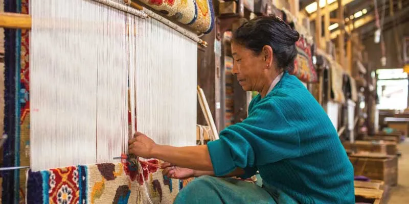 Weaving carpets