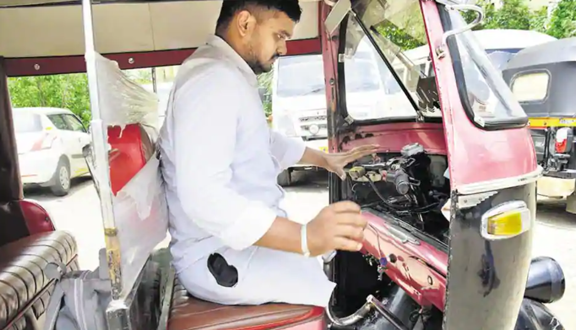 Meet this Pune auto driver, who is proving to be an inspiration for many amidst COVID-19 pandemic
