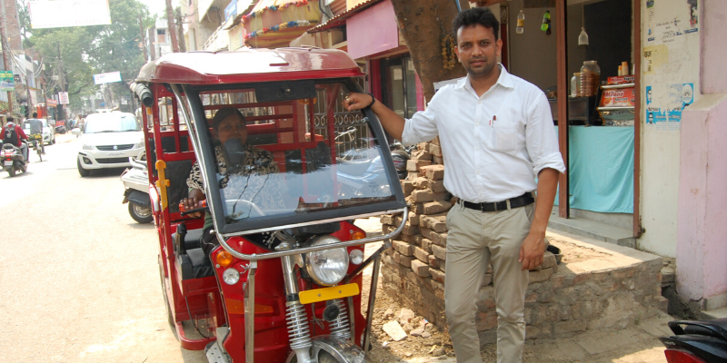 How this Varanasi-based startup is enabling rickshaw-pullers to embrace EVs 
