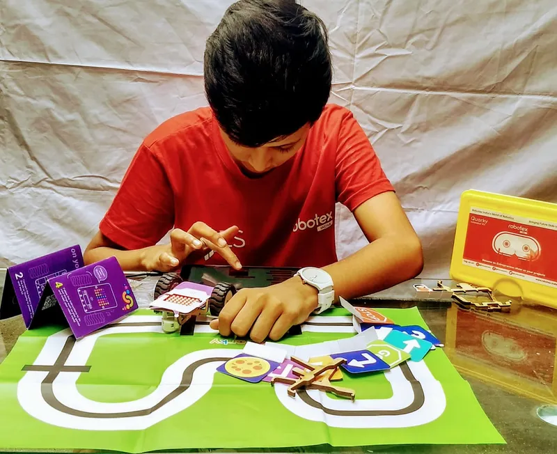 Children and Youth in History  Doorstep School-on-Wheels, Mumbai  [Photographs]