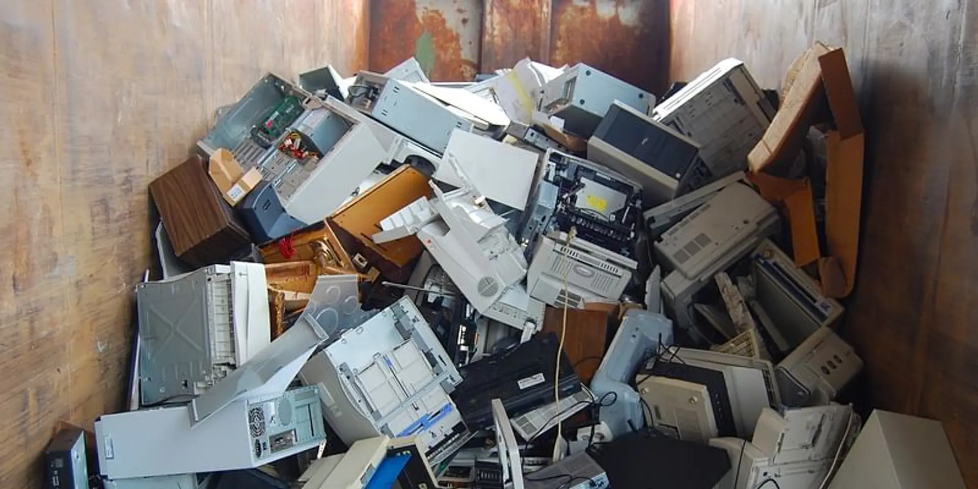 Efficiency and transparency: The role of e-auctions in industrial surplus disposal