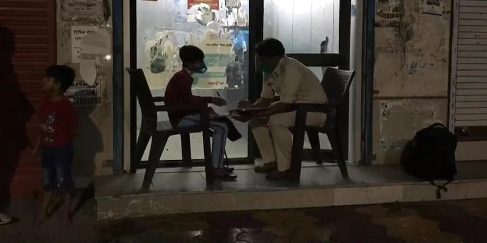 This cop from Indore takes classes after duty for an underprivileged and ambitious student