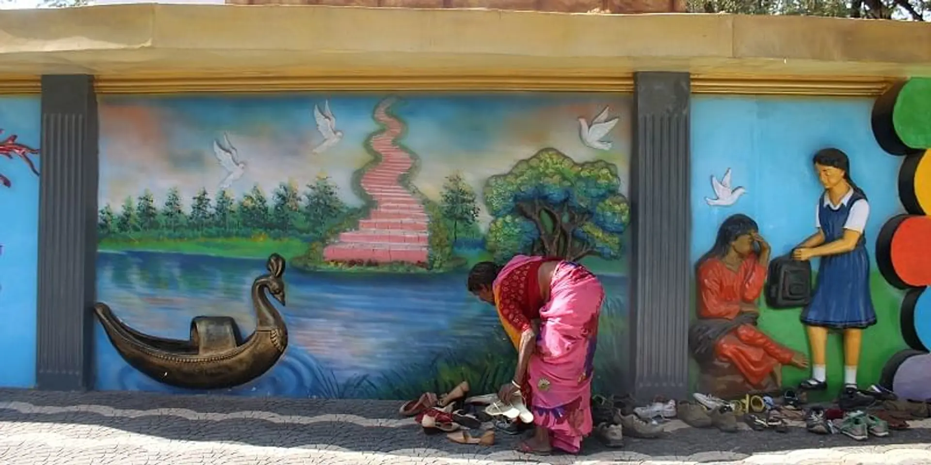 How ‘Walls of Kindness’ are putting a smile on the faces of those in need