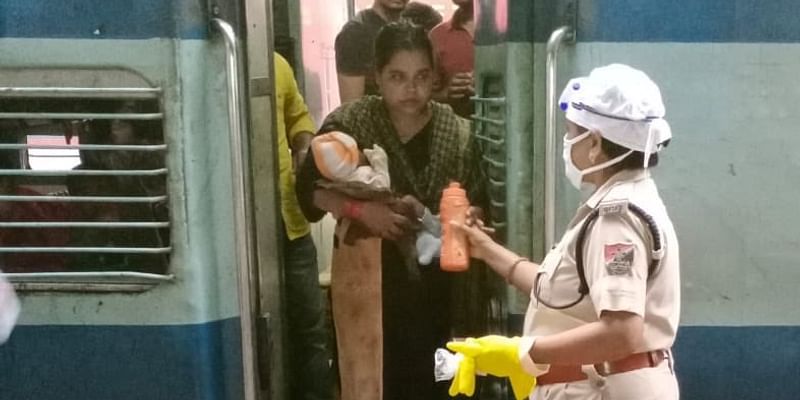 Coronavirus: Lady cop in Ranchi rushes home to bring milk for an infant on a Shramik train