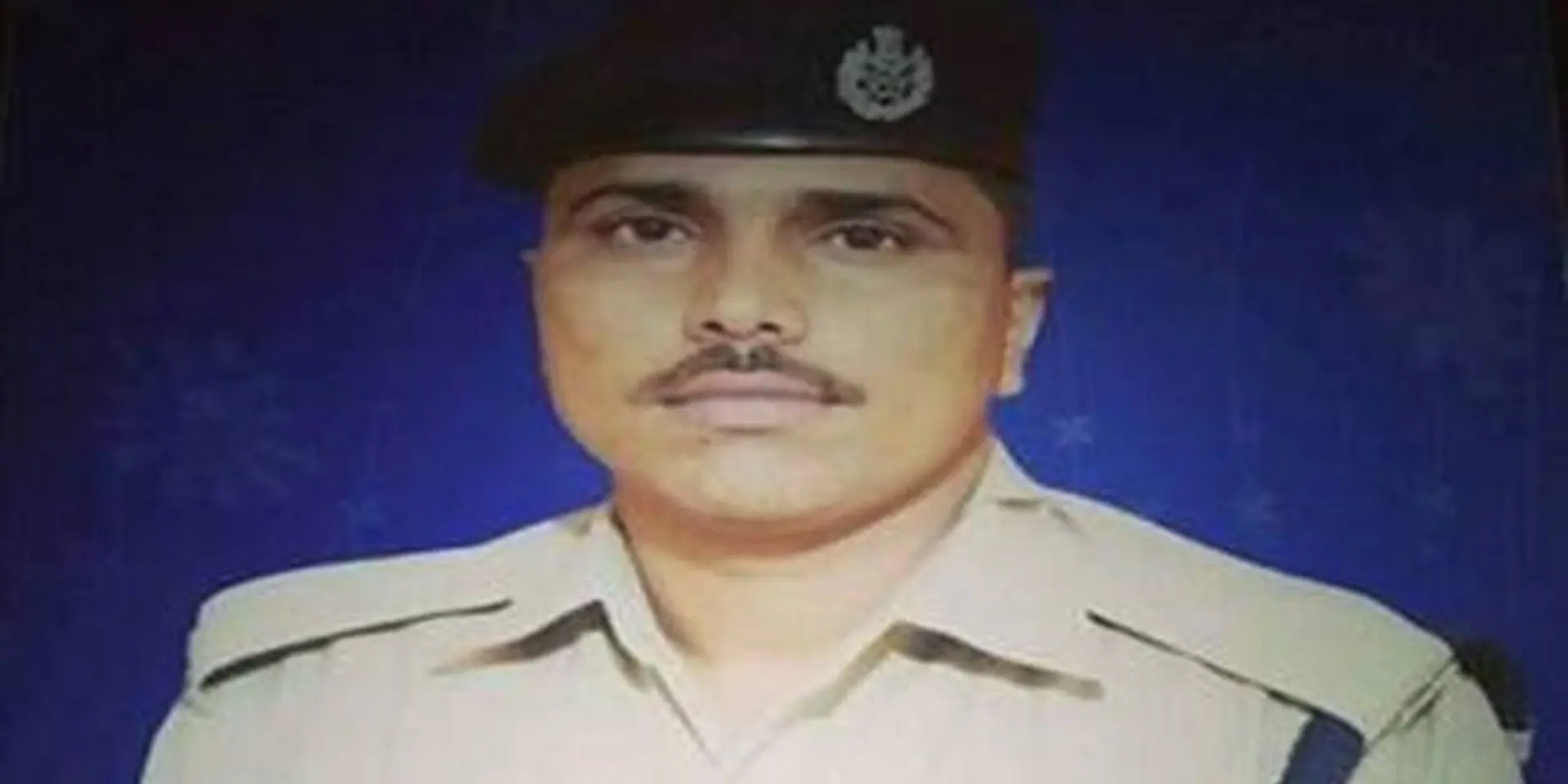 This RPF constable ran behind a moving train to provide a milk packet to the mother of a toddler