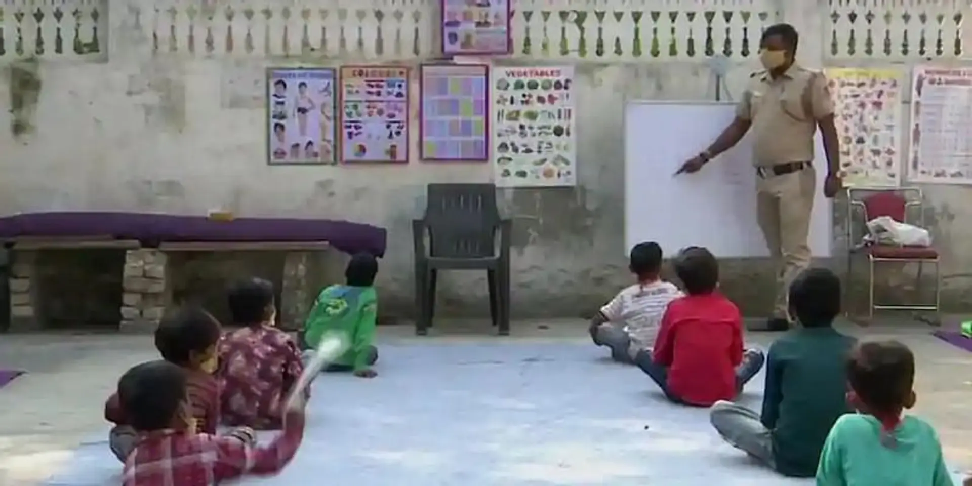 Delhi constable takes classes for children who cannot afford smart devices