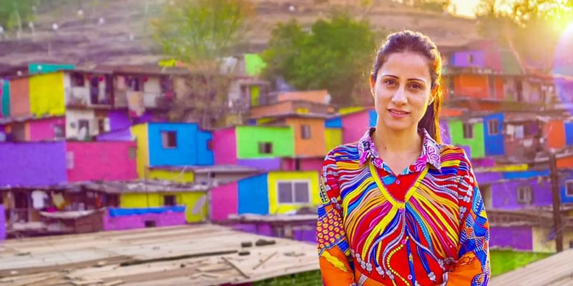 This Mumbai-based artist is on a mission to spread social awareness through paintings and is serving slums across India