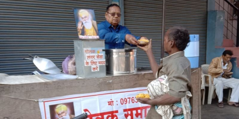 Amid COVID-19 second wave, this Sikh man is providing "langar" on wheels to needy 