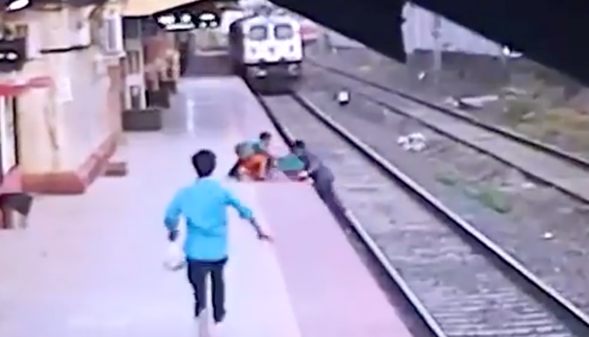 Meet Mayur Shelke, the Railways hero who rescued a child from a train in Mumbai