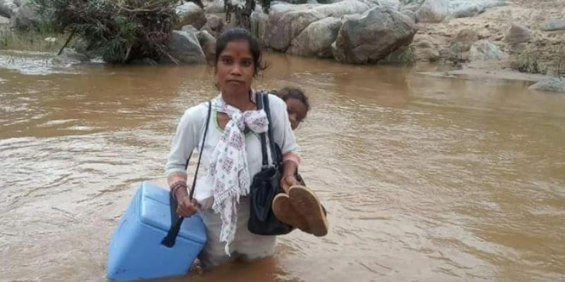 This Jharkhand nurse crosses river with her baby on her back to vaccinate children