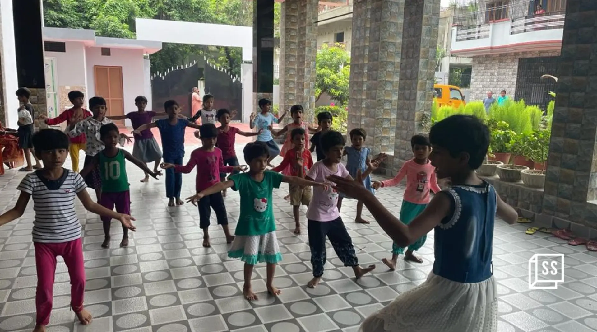 This IAS officer from Varanasi is reuniting lost children with their families