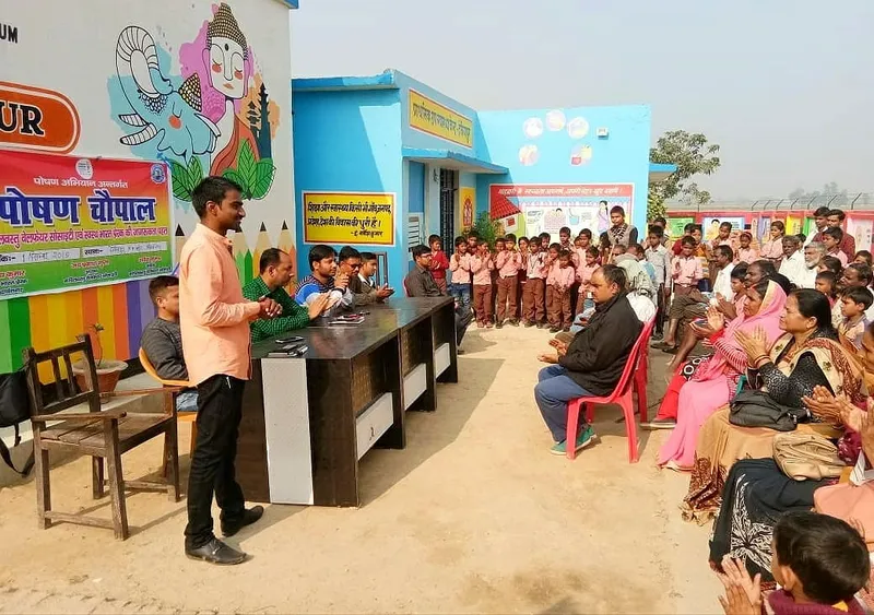 A Swasth Bharat Prerak organising a ‘POSHAN Chaupal’ to spread awareness and encourage a discussion on the importance of nutrition in children and young mothers