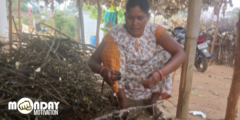 [Monday Motivation] This Jharkhand tribal woman improved her family’s income; now mobilises others to better their lives