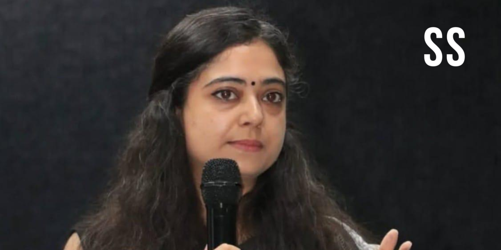 कैसे मिशिका शर्मा नागरिकों के अधिकारों को वास्तविक बनाने के लिए भारत की कानूनी लालफीताशाही को तोड़ रही हैं