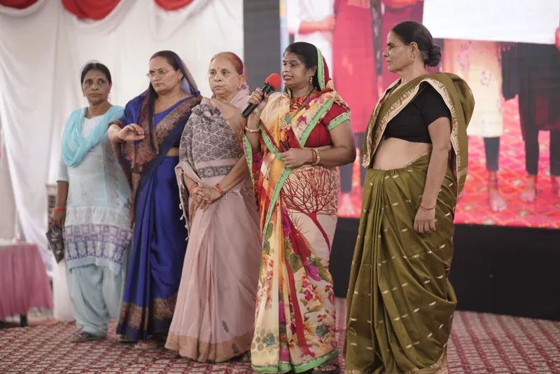 Kranti's women addressed four major issues—littering on the streets, installation of street lights, without which girls were never safe, intervening in cases of domestic violence and awareness and dignity building among women