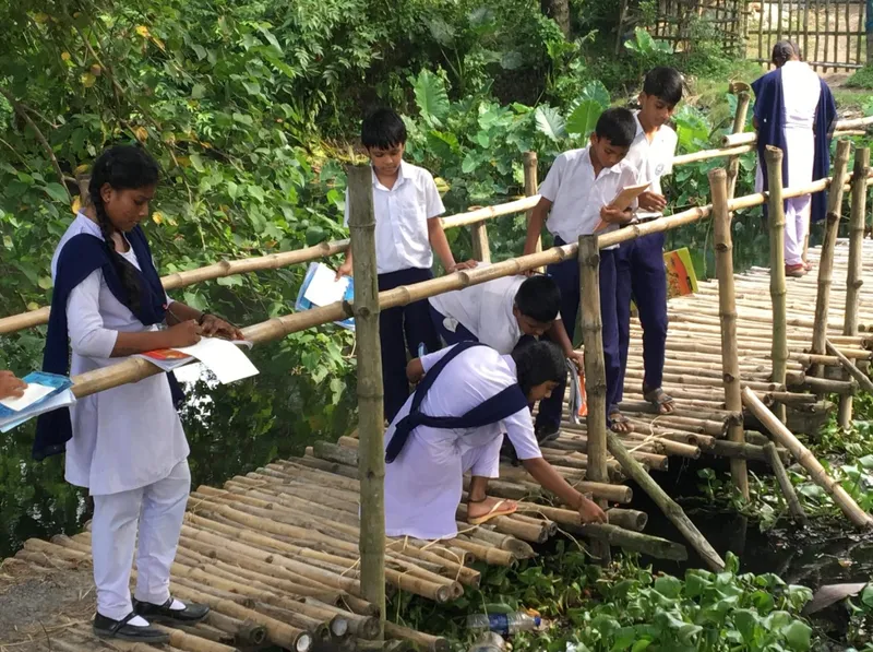 DD has been taking students and visitors around the East Kolkata Wetlands, disseminating knowledge about its biodiversity, wastewater management systems, and fishing practices.