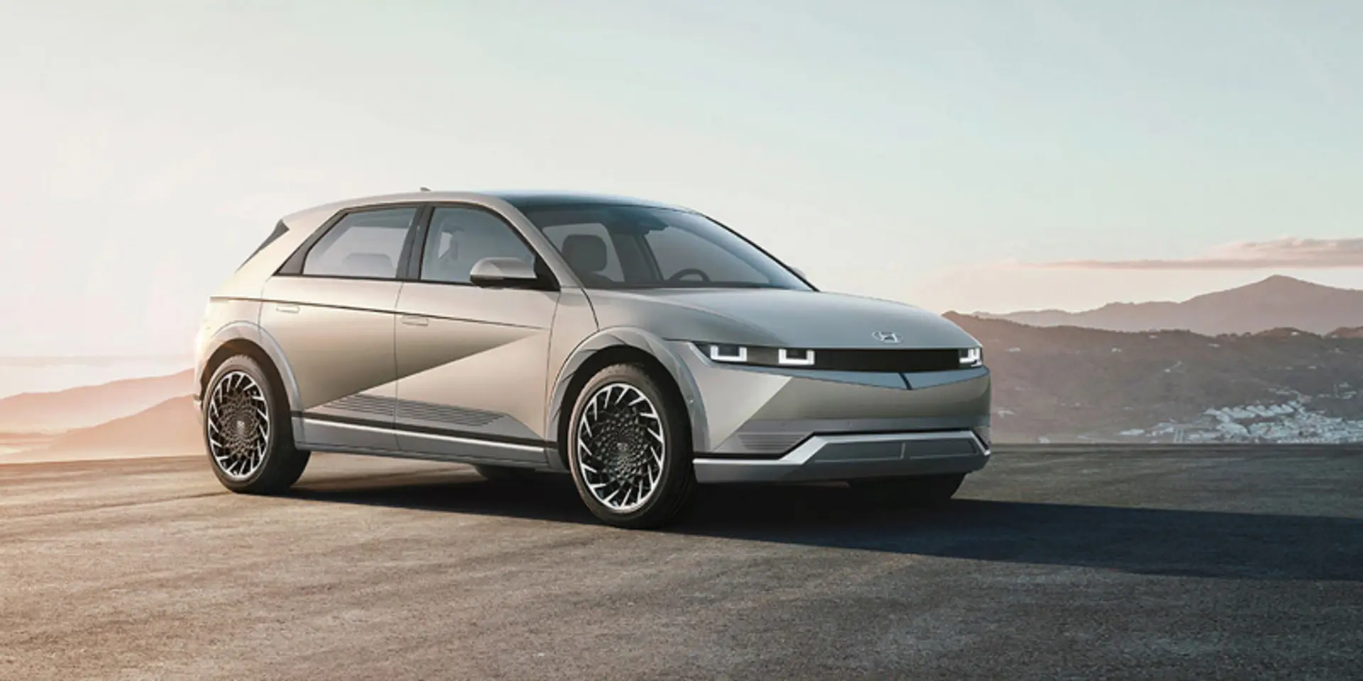 Hyundai brings its fully electric crossover to Auto Expo 2023; launches Ioniq 5