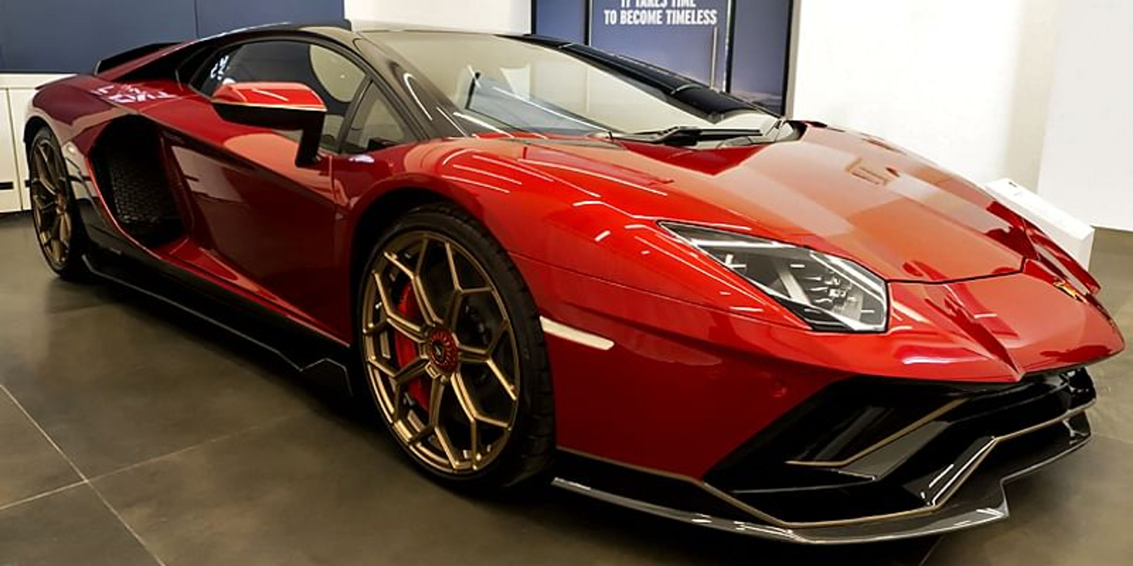 Lamborghini Aventador Ultimae to be launched in India on 15 June