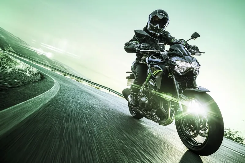 Kawasaki Z900 front profile