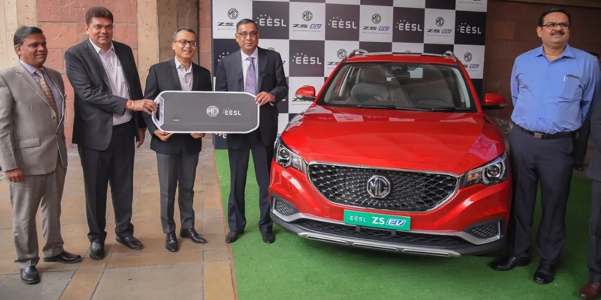 MG Motors commences deliveries of ZS EV, EESL becomes the first customer