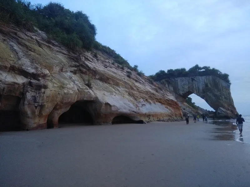 Horse Cliff in Tusan Beach, 2019 (collapsed in 2020)