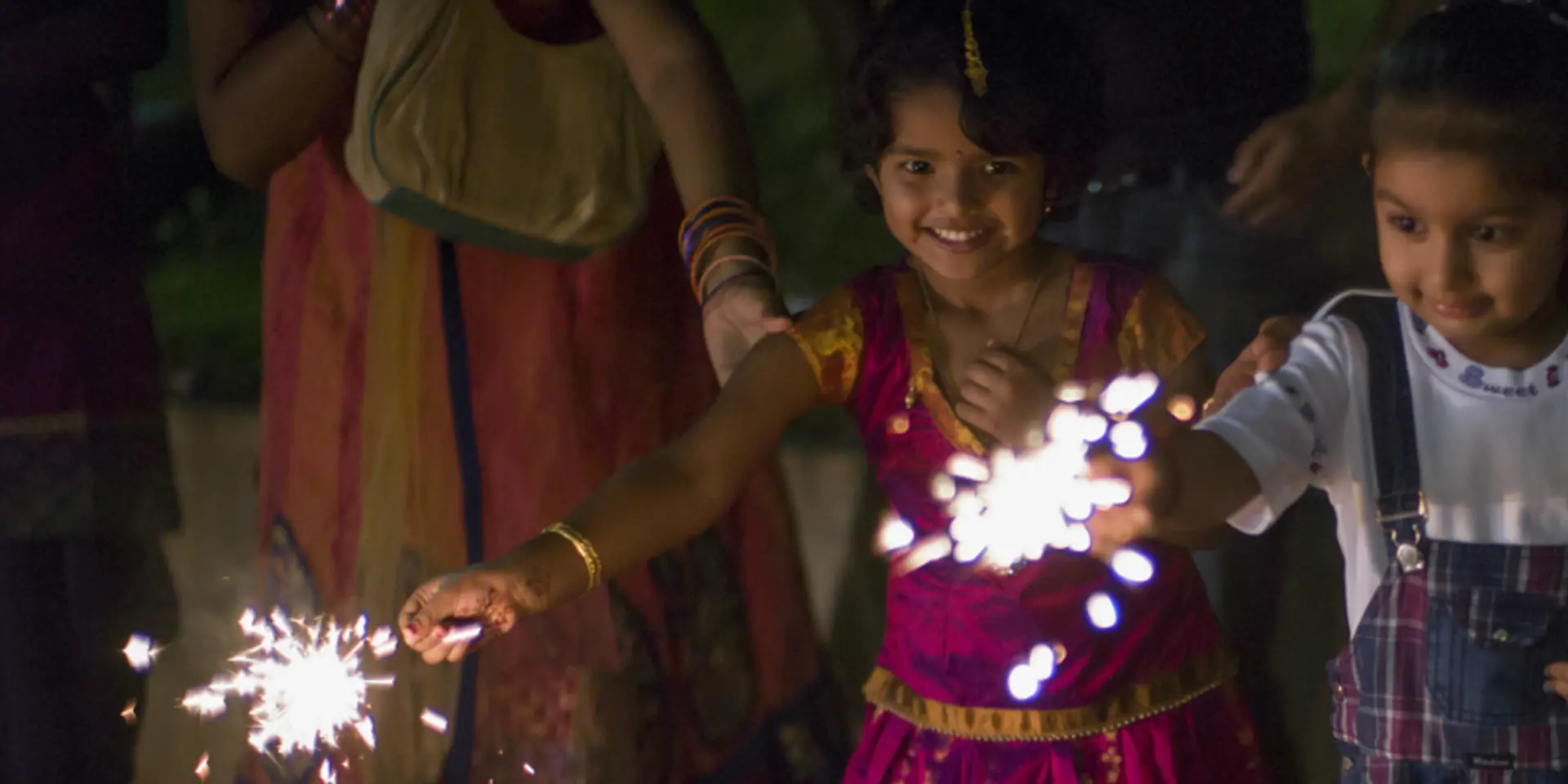 Bijili brings spark to the business, sells firecrackers at factory prices