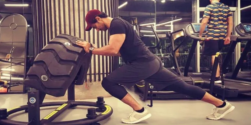 Kunal Kapoor enjoys mixing it up in the gym