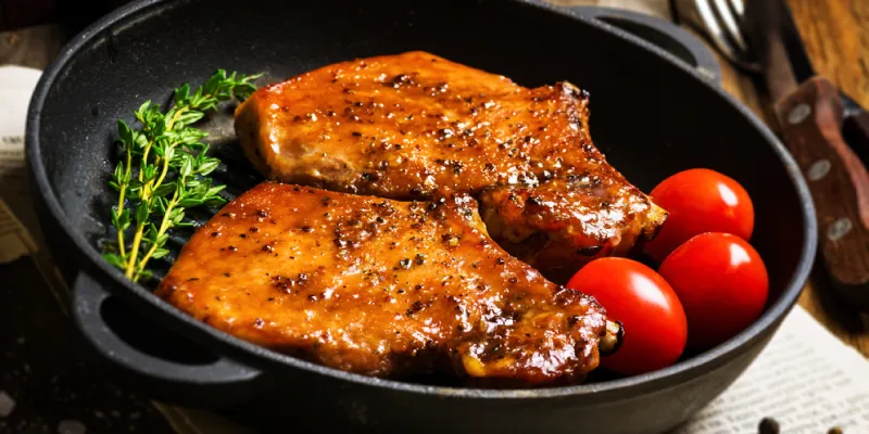 Pork chops with tomatoes