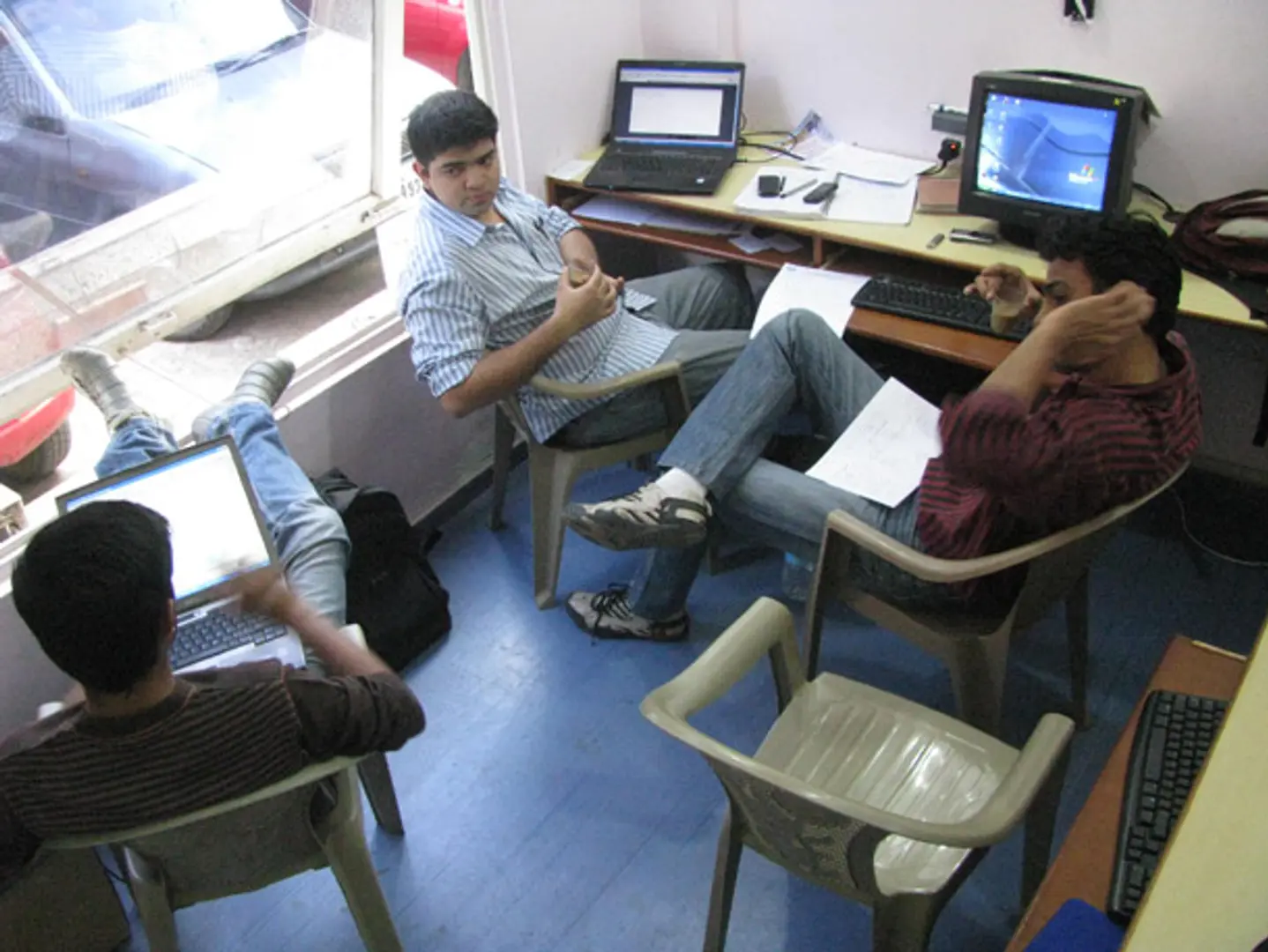 Starting up? Here's a Dummies Guide On How You Should Setup an Office Space