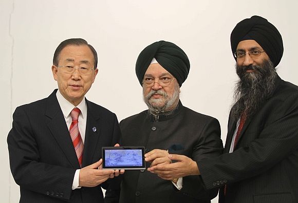 Aakash Tablet and the winding Datawind story