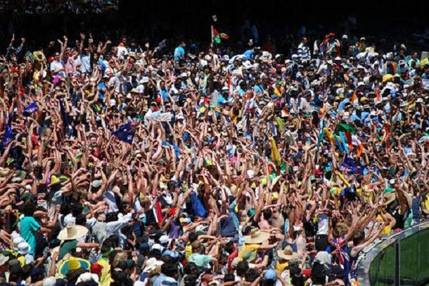 Is your startup doing the Mexican Wave? Insights on organizational behaviour
