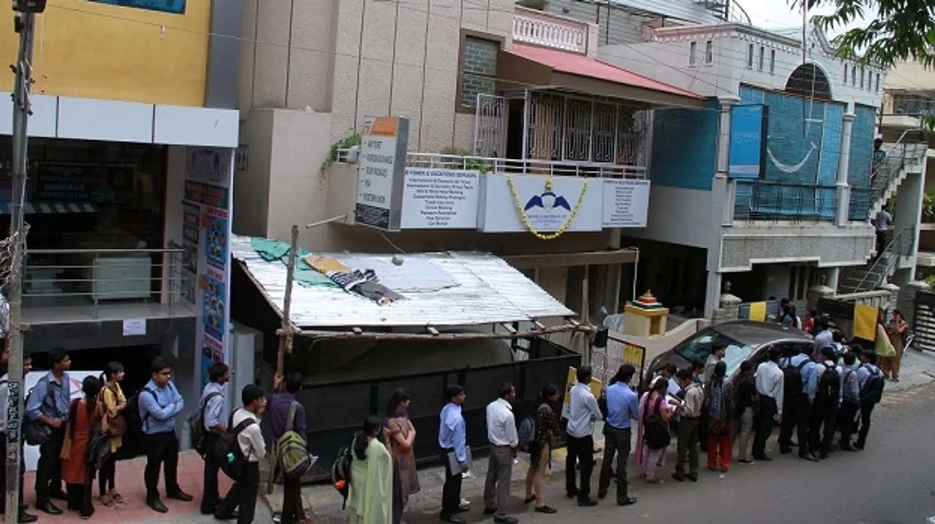 How did Appiness attract 1000+ people for its walk-in interview?