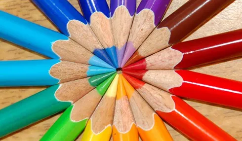 color_wheel_pencils