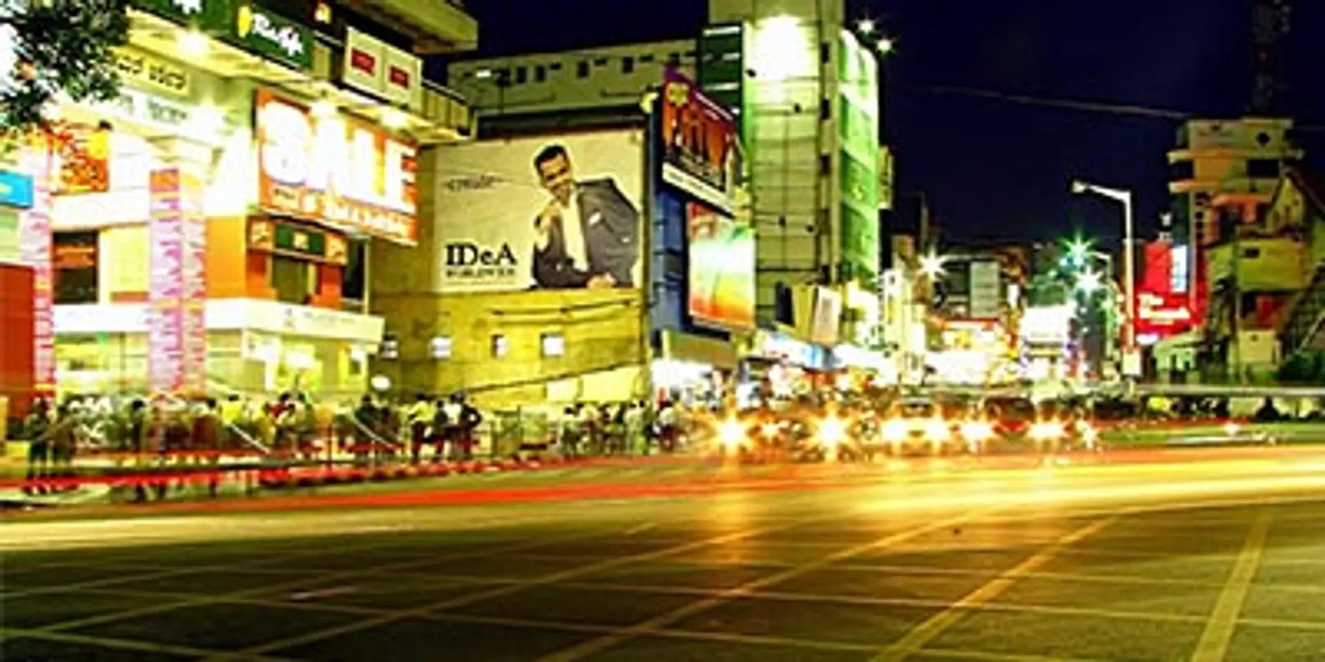 How startup I-infinity managed to power digital signages on Mumbai locals