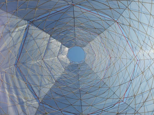 A view of the water collecting mesh from inside the structure (Credits: VittoriLab Architecture and Vision)
