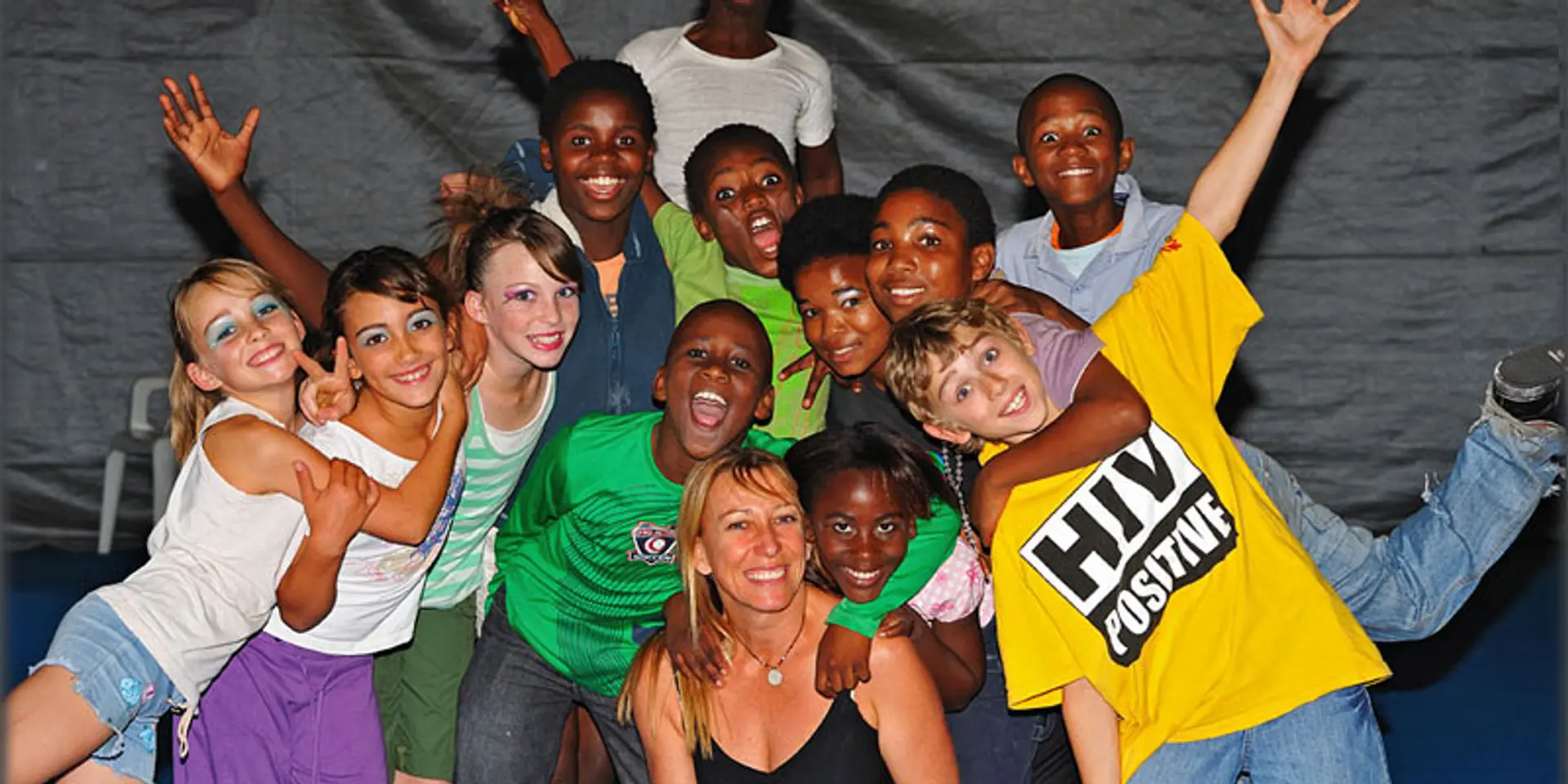 Zip-zap circus can trapeze kids to happyness