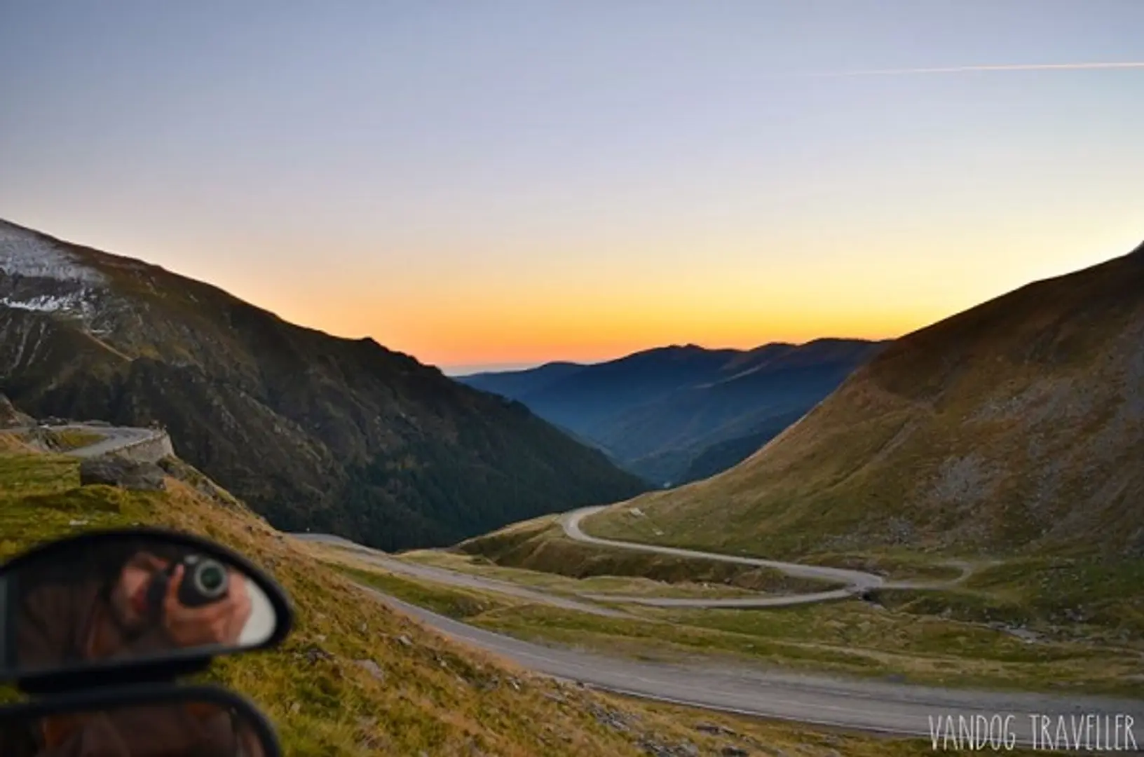 The ultimate guide to staying healthy while travelling: 12 tips and hacks