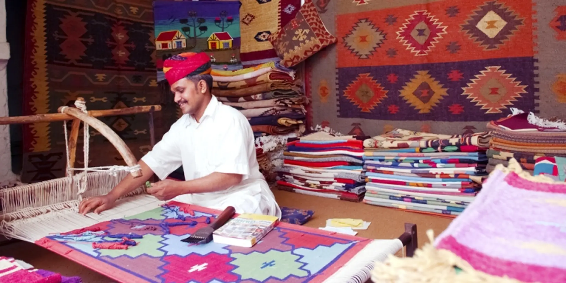 Indian handloom to undergo revival, Textiles Ministry discusses issues with experts