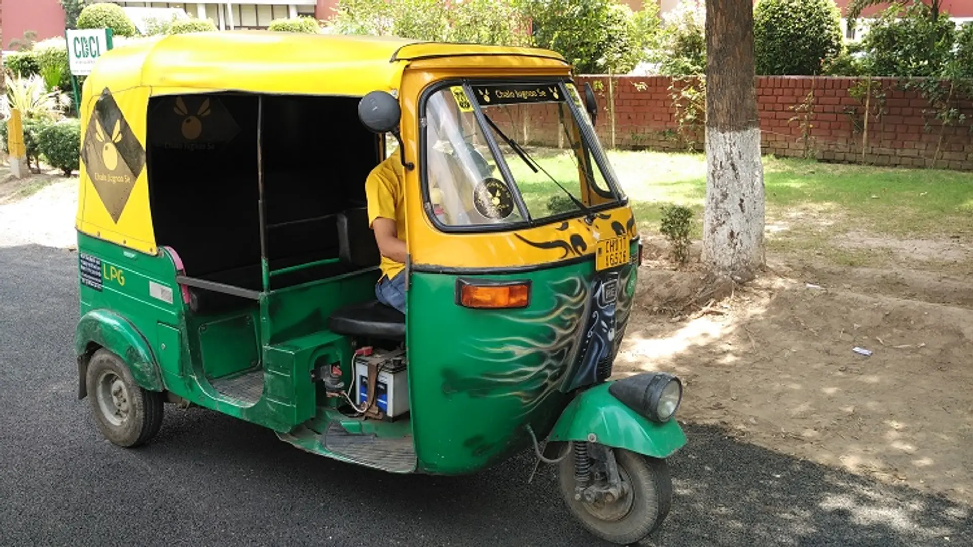 Jugnoo partners with Punjab National Bank, Piaggio for easy auto finance