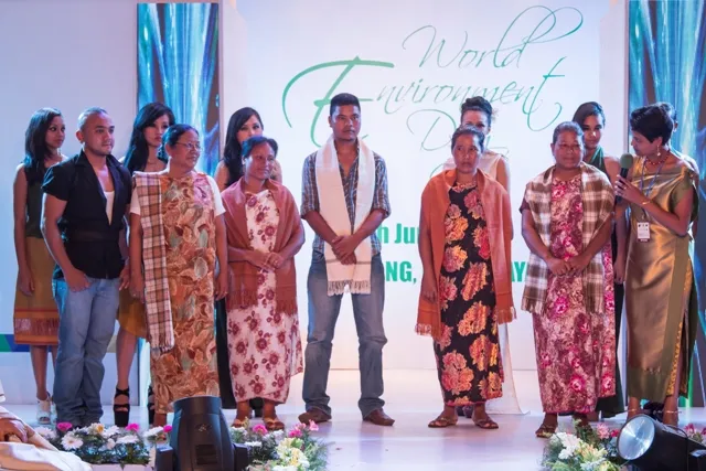 Weavers of Umden, Ri-bhoi district, Meghalaya being felicitated at Daniel Syiem's fashion show
