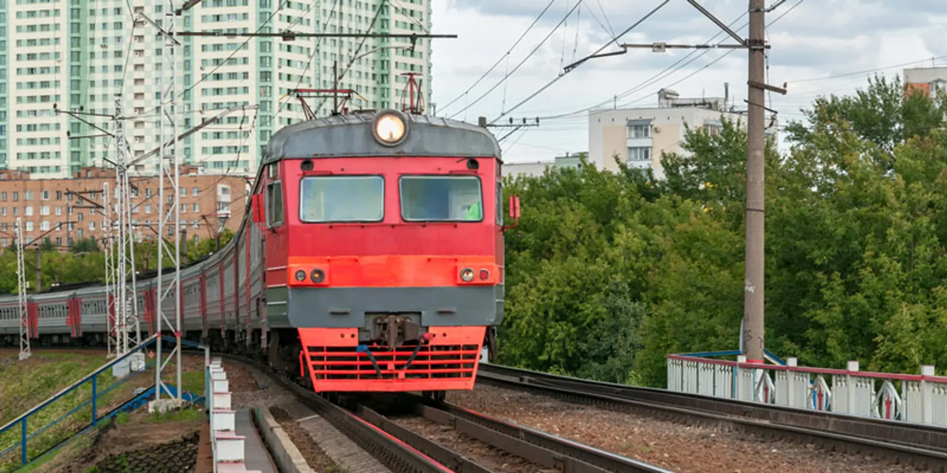 India’s Flagship Venture In Efficient, Green Passenger Transportation: Lightning Railways