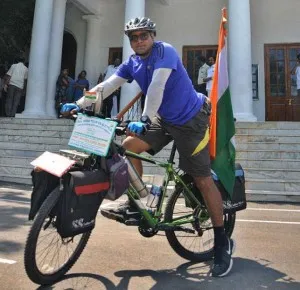 yourstory-cyclist-swachh-bharat-2