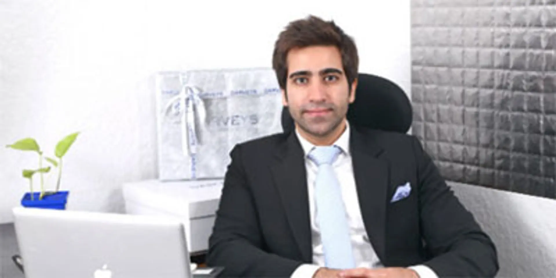 Luxe shopping site Darveys cracks the profitability code